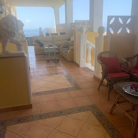 Villa Costa Adeje וילה *